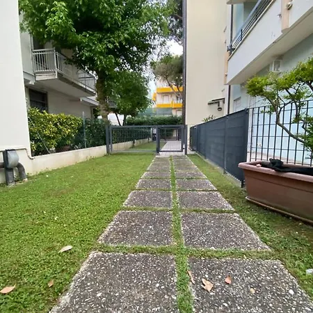 Trilocale Con Giardino Front *